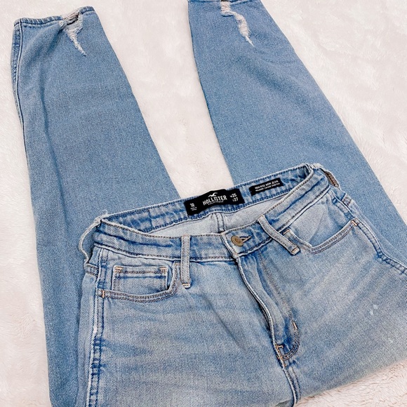 Hollister | Light Wash Mom Jeans - Picture 5 of 6